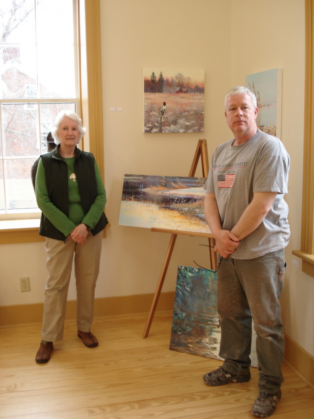 Bishop Hill Heritage ordförande Cheryl Wexell Dowell, VagnHall Galleri's föreståndare och keramikern Jeff Gord.