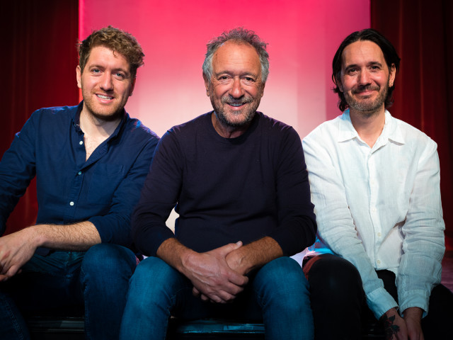 Ulf Dohlsten regisserar föreställningen "Lasse i Gatan" med Bröderna Victor & John!
